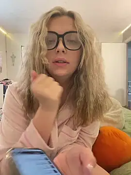 Snapshot of imkhloe chatting on March 2026 10:42:01 PM imkhloe online show from March 2026 10:42:01 PM