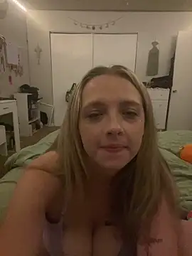 Snapshot of imkhloe chatting on May 2026 01:11:01 AM imkhloe online show from May 2026 01:11:01 AM