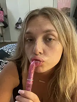 Snapshot of imkhloe chatting on July 2026 08:33:02 PM imkhloe online show from July 2026 08:33:02 PM