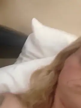 Snapshot of toxicbish chatting on April 2026 11:15:01 AM toxicbish online show from April 2026 11:15:01 AM