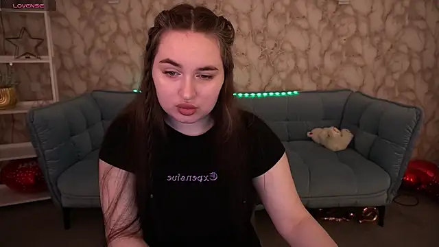 Snapshot of RapunzelAngel chatting on April 2026 05:46:02 AM RapunzelAngel online show from April 2026 05:46:02 AM
