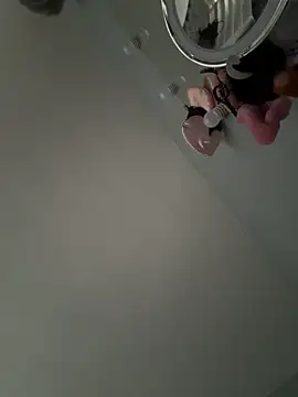 Snapshot of BeeMay22 chatting on March 2026 11:38:02 AM BeeMay22 online show from March 2026 11:38:02 AM