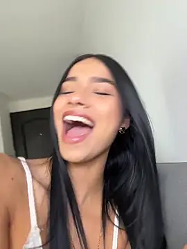 Snapshot of Bella_Smithe chatting on June 2026 04:20:02 PM Bella Smithe online show from June 2026 04:20:02 PM
