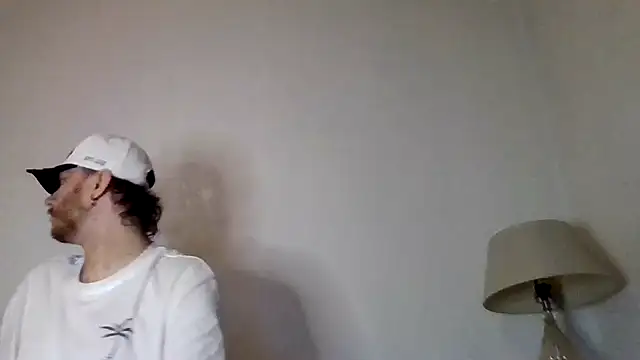 Snapshot of TallHungandCloudy69 chatting on April 2026 04:22:01 AM TallHungandCloudy69 online show from April 2026 04:22:01 AM
