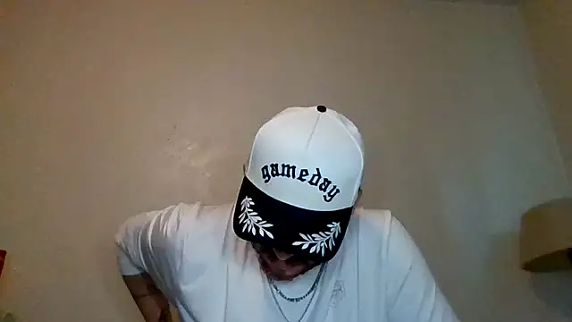 Snapshot of TallHungandCloudy69 chatting on April 2026 10:37:01 PM TallHungandCloudy69 online show from April 2026 10:37:01 PM