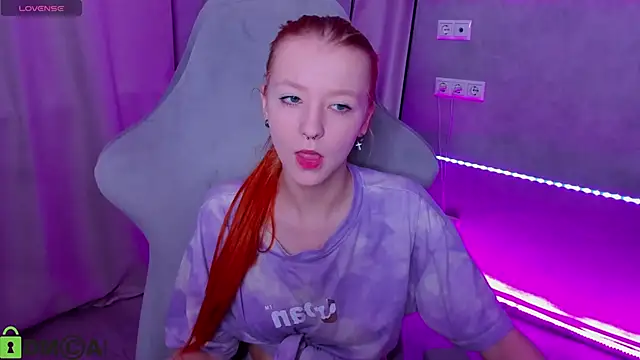 Emma Dusk online show from May 2026 01:00:01 AM