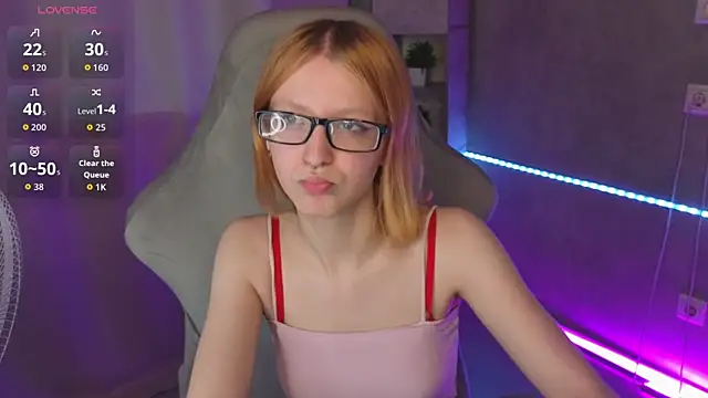 Snapshot of Emma_Dusk chatting on June 2026 09:37:01 AM Emma Dusk online show from June 2026 09:37:01 AM