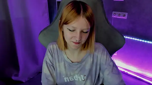Snapshot of Emma_Dusk chatting on July 2026 01:09:01 AM Emma Dusk online show from July 2026 01:09:01 AM