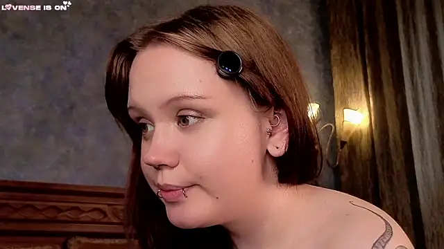 Snapshot of LeahAllsop chatting on June 2026 10:15:01 AM LeahAllsop online show from June 2026 10:15:01 AM