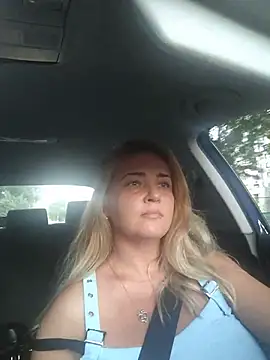 Snapshot of MellanieBliss chatting on July 2026 06:00:02 PM MellanieBliss online show from July 2026 06:00:02 PM