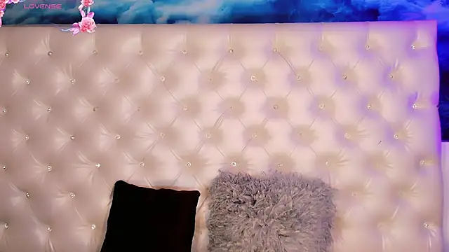 Snapshot of Valentiina_Foxx chatting on June 2026 10:14:02 AM Valentiina Foxx online show from June 2026 10:14:02 AM