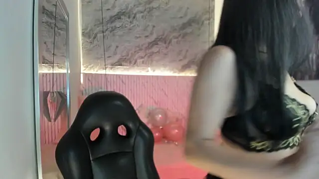 Esmeralda  18 online show from May 2026 07:22:01 PM