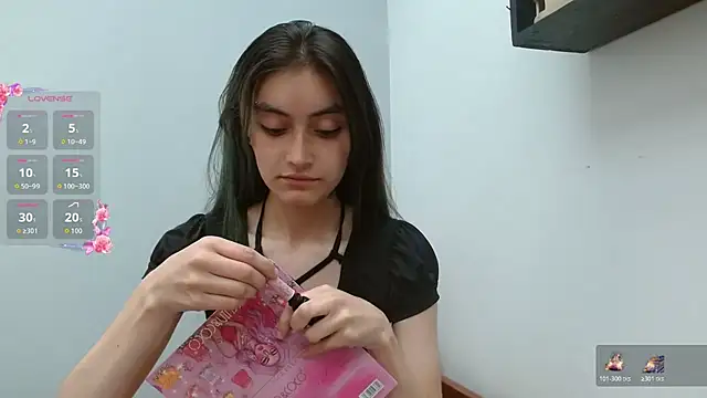 Snapshot of naomi_unu chatting on July 2026 02:15:01 PM naomi unu online show from July 2026 02:15:01 PM