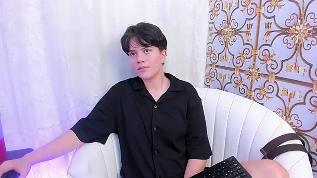 Snapshot of TallSnuSnu chatting on April 2026 04:46:02 AM TallSnuSnu online show from April 2026 04:46:02 AM