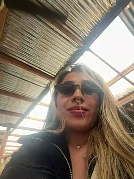 ManuelaVeeleez online show from May 2026 07:30:01 PM