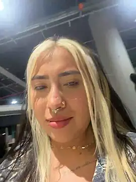 Snapshot of ManuelaVeeleez chatting on June 2026 02:25:02 AM ManuelaVeeleez online show from June 2026 02:25:02 AM
