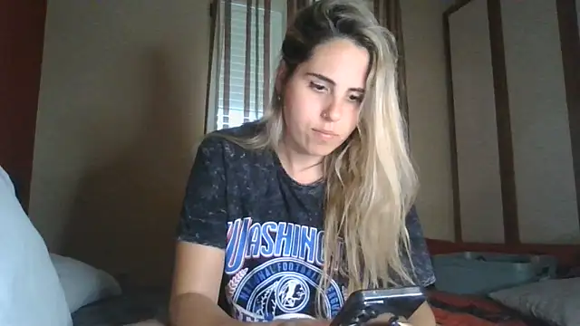 Snapshot of Emilyvuxa chatting on May 2026 05:29:02 PM Emilyvuxa online show from May 2026 05:29:02 PM