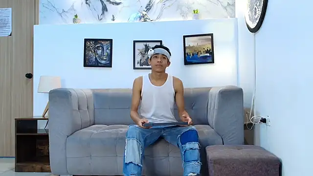 SKINNY BOYXXX online show from April 2026 07:17:02 AM