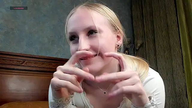 Snapshot of CatarinaGulla chatting on May 2026 03:31:02 PM CatarinaGulla online show from May 2026 03:31:02 PM