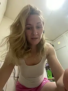 Snapshot of Secret_Ladyx chatting on May 2026 04:06:01 AM Secret Ladyx online show from May 2026 04:06:01 AM