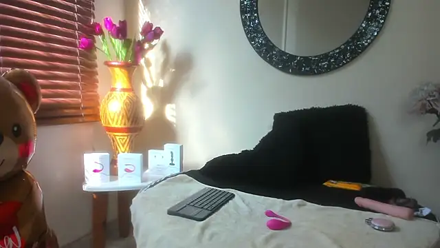 Maye Milf  online show from April 2026 01:01:01 PM