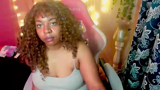Snapshot of Goddess_MercedesRedd chatting on April 2026 02:21:01 PM Goddess MercedesRedd online show from April 2026 02:21:01 PM