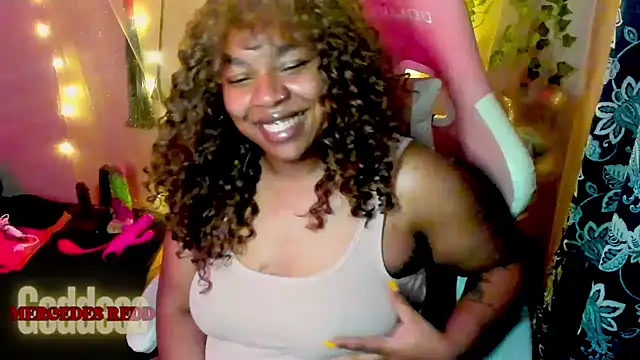 Snapshot of Goddess_MercedesRedd chatting on May 2026 02:01:01 PM Goddess MercedesRedd online show from May 2026 02:01:01 PM