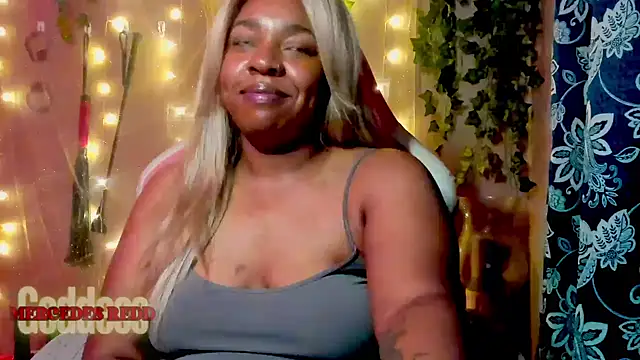 Snapshot of Goddess_MercedesRedd chatting on June 2026 01:49:01 PM Goddess MercedesRedd online show from June 2026 01:49:01 PM