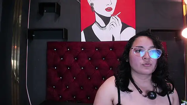 Sarah  Moonx online show from June 2026 07:16:01 PM