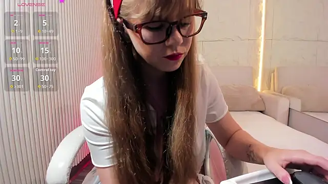 LailaCutee online show from March 2026 09:00:01 PM