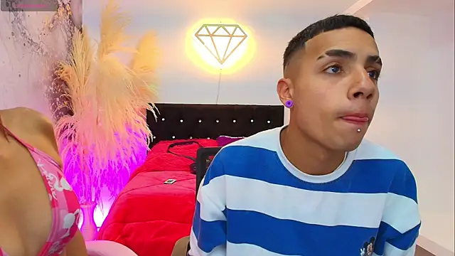 Ariatna Andy online show from April 2026 04:01:01 PM