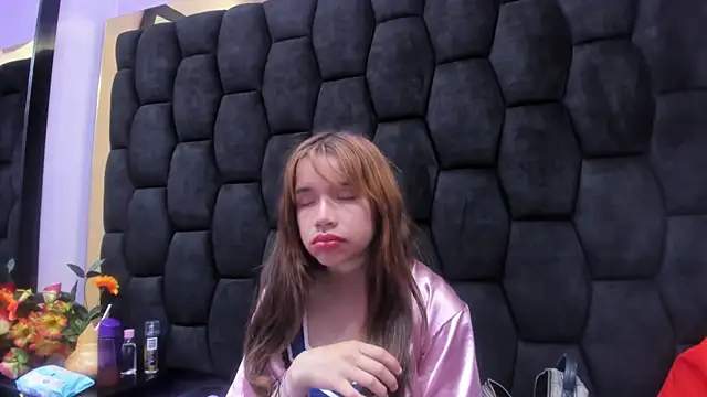 ZoeBarbiee online show from April 2026 07:03:02 AM