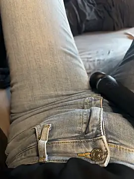 aleexii s online show from April 2026 03:50:01 PM