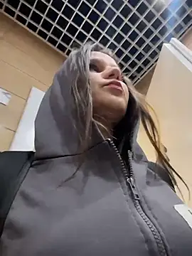 Snapshot of MaryLola chatting on April 2026 05:41:02 AM MaryLola online show from April 2026 05:41:02 AM