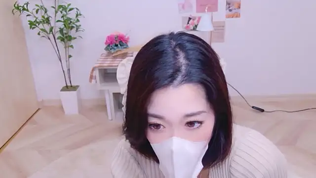 Snapshot of YURIKAsan_ chatting on May 2026 11:40:02 AM YURIKAsan online show from May 2026 11:40:02 AM