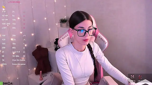 LunaRossaa online show from March 2026 11:53:02 PM