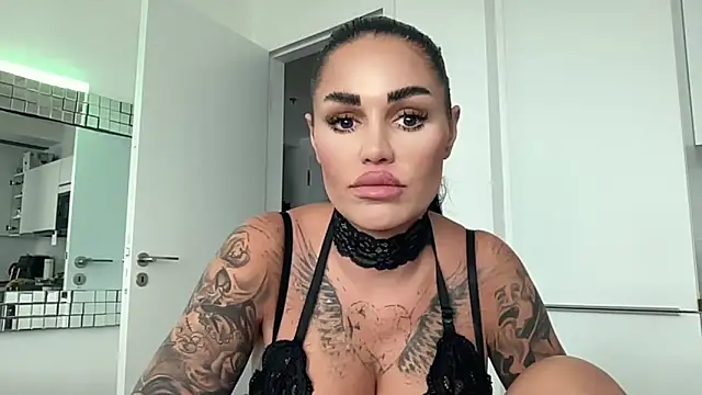 AMBER HARD online show from April 2026 01:42:02 PM