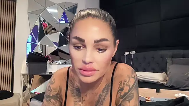 AMBER HARD online show from April 2026 12:08:02 AM