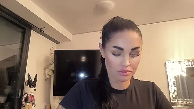 AMBER HARD online show from April 2026 10:01:02 PM