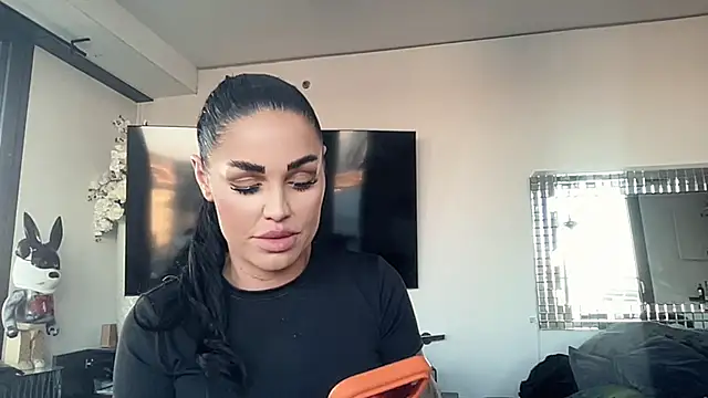 AMBER HARD online show from April 2026 05:47:01 PM