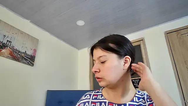 Snapshot of HIMAWARY_SOIN5 chatting on May 2026 04:04:02 PM HIMAWARY SOIN5 online show from May 2026 04:04:02 PM