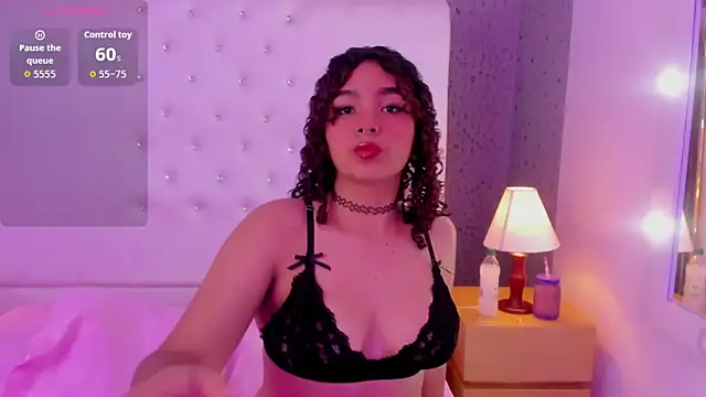 CoralineRed online show from April 2026 11:00:02 PM