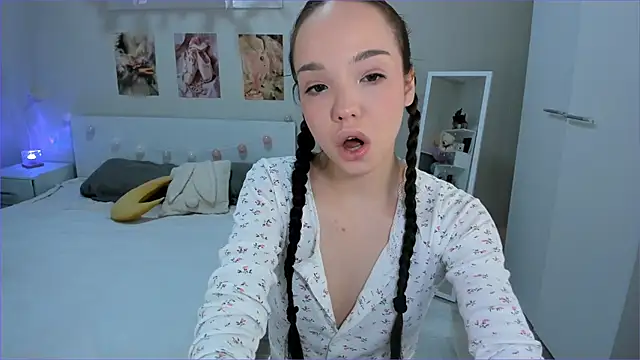 Snapshot of Milly_Lane chatting on April 2026 03:11:01 AM Milly Lane online show from April 2026 03:11:01 AM