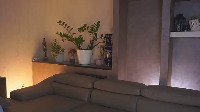 YvetteMilbrett online show from April 2026 06:29:02 AM