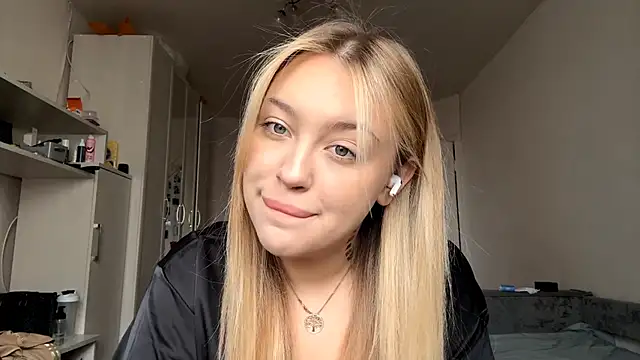 WonderedFlair online show from April 2026 07:31:01 AM