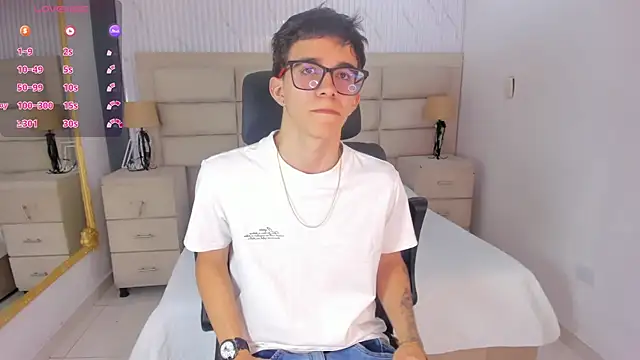 TylerCross  online show from April 2026 08:09:02 PM