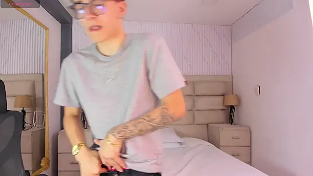 TylerCross  online show from April 2026 08:11:02 PM