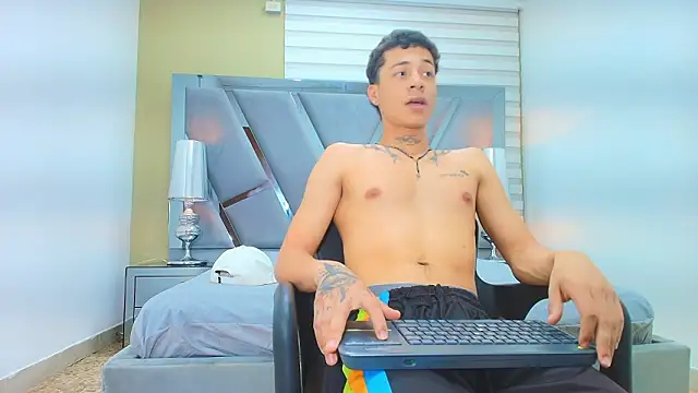 HENRY GREEN2 online show from March 2026 07:35:01 PM