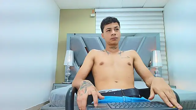 HENRY GREEN2 online show from April 2026 07:29:01 PM