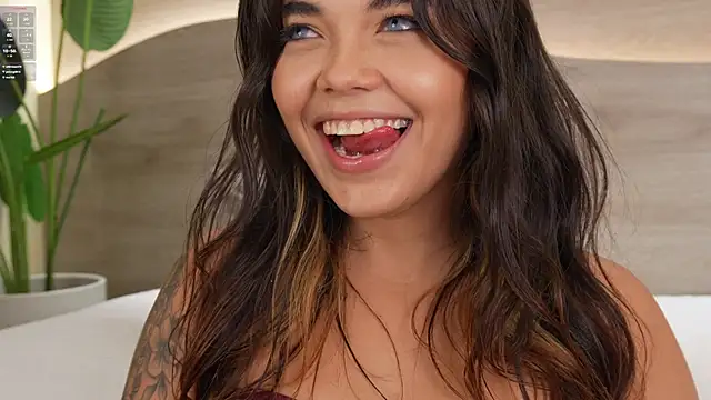 Snapshot of Mia_Rosalie chatting on June 2026 08:47:02 AM Mia Rosalie online show from June 2026 08:47:02 AM